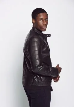 Mustang Tussenjassen Tussenjas Heren Zwart -Mustang Verkoop d38433659c4faa4a03c413dfef72ff1b